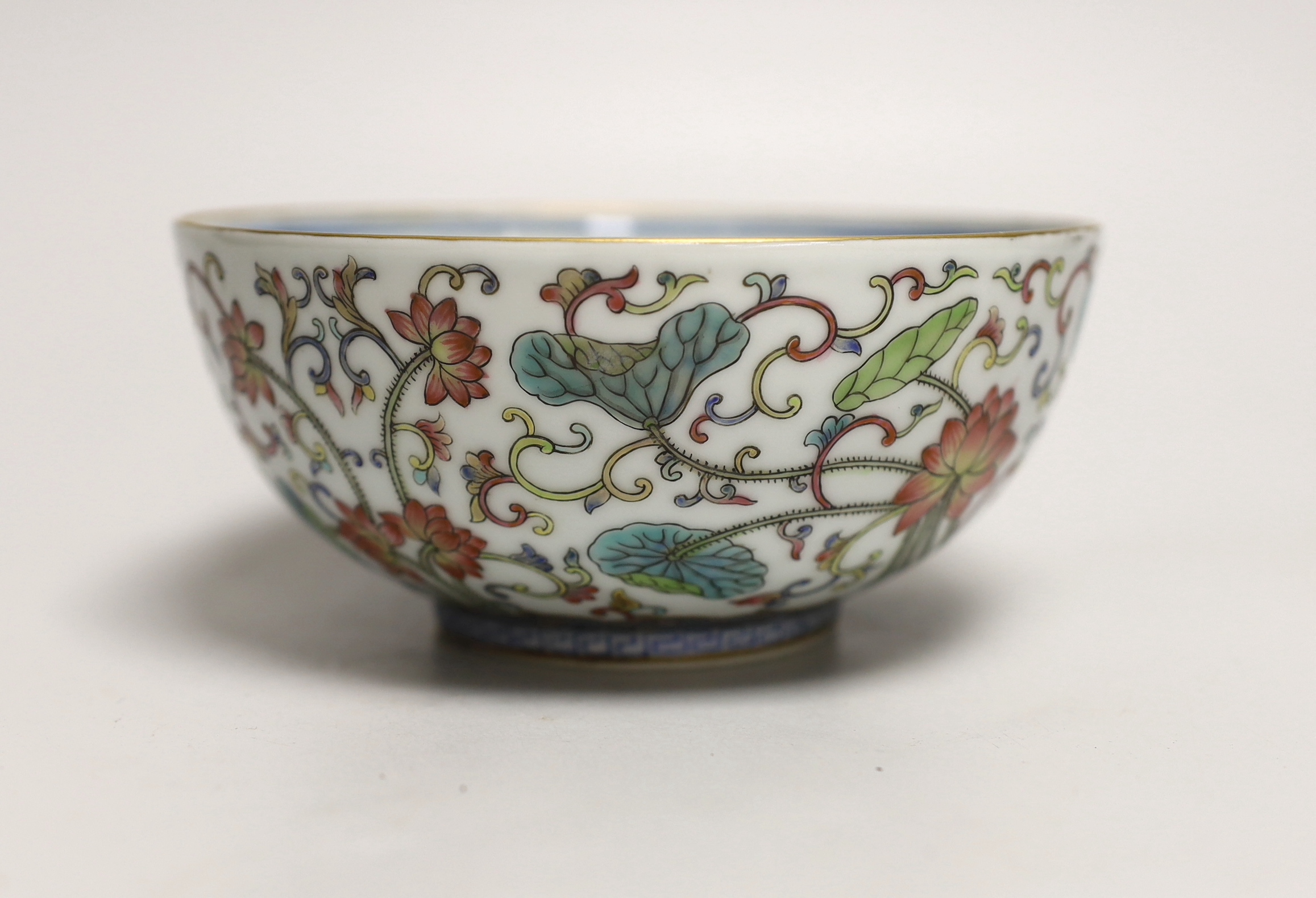 A Chinese enamelled porcelain bowl, 15cm diameter